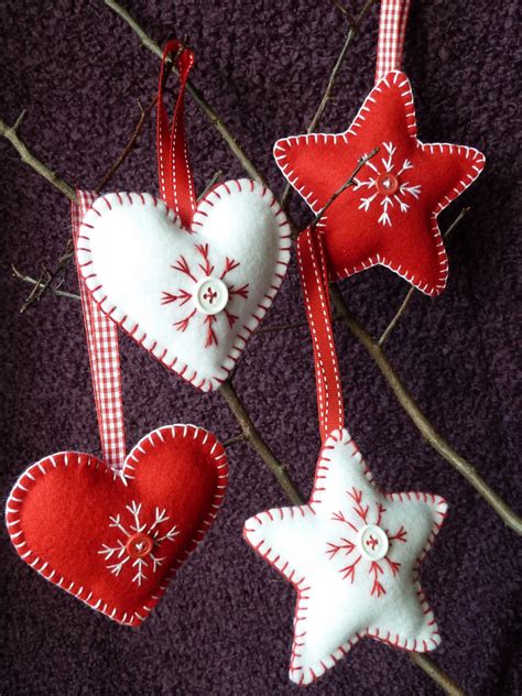 Elizabeth Louise Crafts: Felt Heart Christmas Hangers