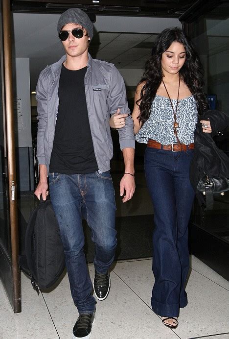 Hollywood Stars: Zac Efron With Girlfriend