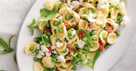 This super-easy, budget-friendly pasta dish is ready in just 15 minutes. | Pasta dishes, Recipes ...