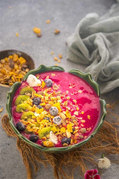 Pitaya Bowl Recipe (Step by Step + Video) Dragon Fruit Bowl - Whiskaffair