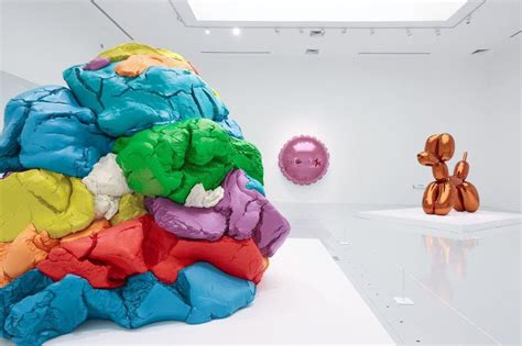 Qatar Celebrates The Unmistakably American Gaze Of Jeff Koons In His First Gulf Region Exhibition