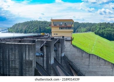 Large Dam Hydroelectric Power Plant On Stock Photo 2189014539 ...