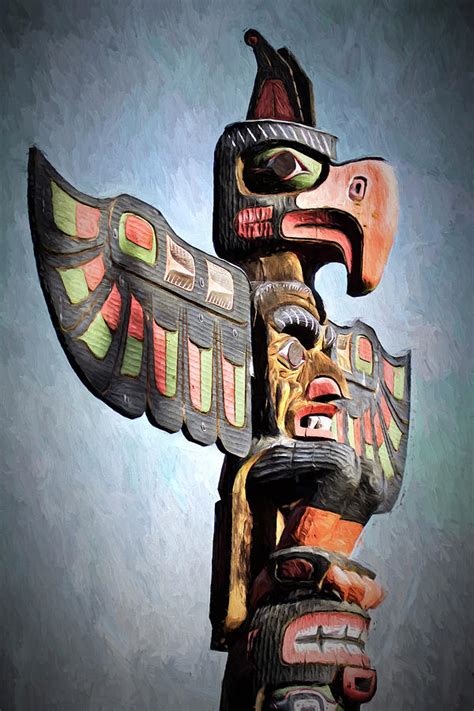 Thunderbird Totem Pole - Thunderbird Park, Victoria, British Columbia ...