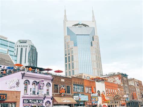 15 Famous Bars in Nashville on Broadway Street