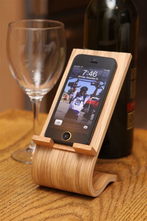 Curved Wood Smartphone Stand | BespokeBug