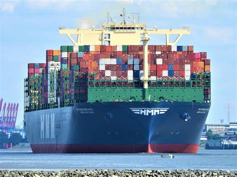 Black and Red Cargo Ship · Free Stock Photo