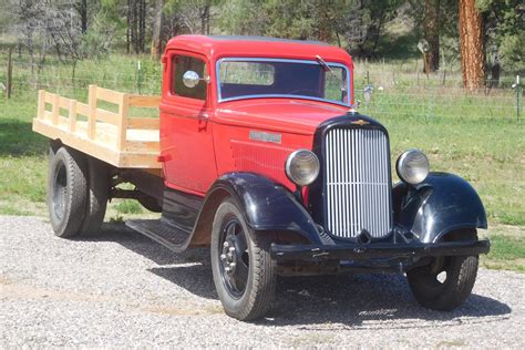 1933 DODGE BROTHERS FLATBED TRUCK