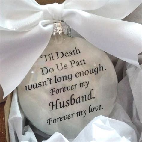 10 Sympathy Gifts for Loss of Husband » US Urns Online