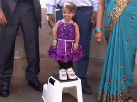 Video: Guinness World Records - The smallest woman in the world | The Independent | The Independent