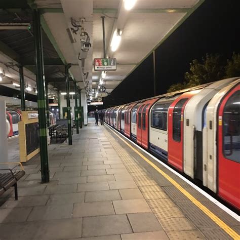 Hainault London Underground Station - Metro Station