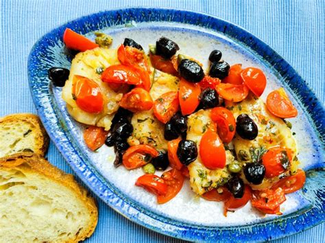 Mediterranean-style cod fillets with olives and capers - SugarLoveSpices