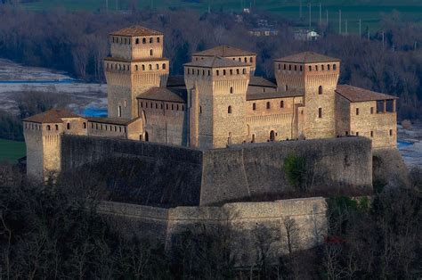 Castello di Torrechiara ( Langhirano Parma ) | Castello medievale, Foto di viaggio, Castello