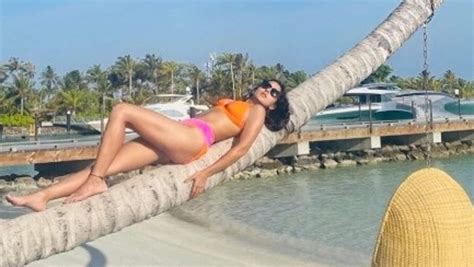 Sara Ali Khan shares new pics from her Maldives vacation, reveals her ...