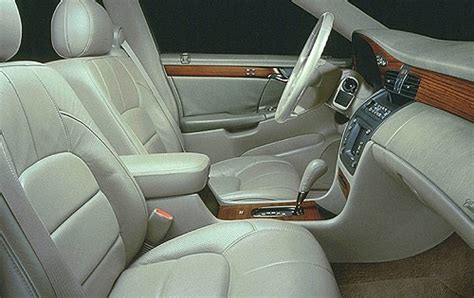 2000 Cadillac DeVille Pictures - 18 Photos | Edmunds