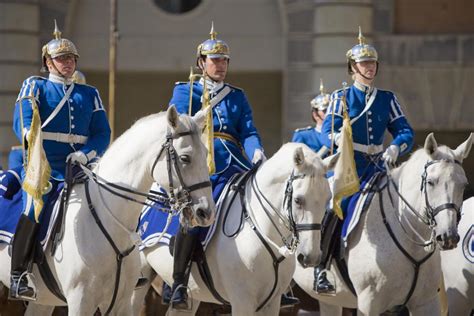 The Royal Guards prepare for premier - Swedish Armed Forces