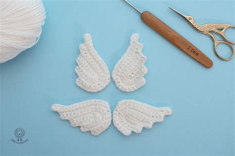 Easy crochet Wings applique free pattern