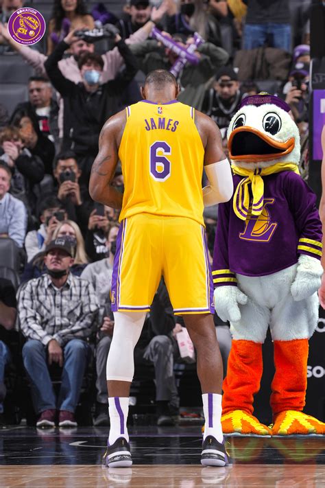 Why don’t the Lakers have a mascot? - Silver Screen and Roll