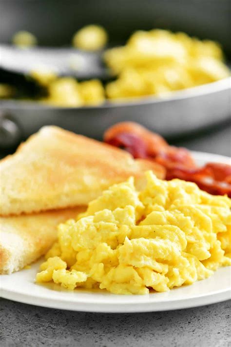 How To Make Scrambled Eggs | Egg breakfast recipes easy, Breakfast recipes easy, Recipes