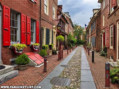 Exploring Elfreth's Alley in Philadelphia - PA Bucket List