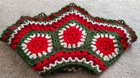 Crochet Christmas tree skirt. I made it! Variation of the granny square ...