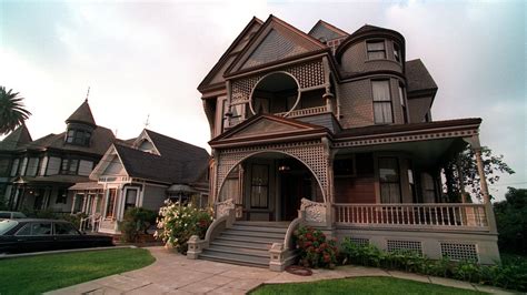 Victorian Architecture (History, Features, Famous Buildings) - Archute