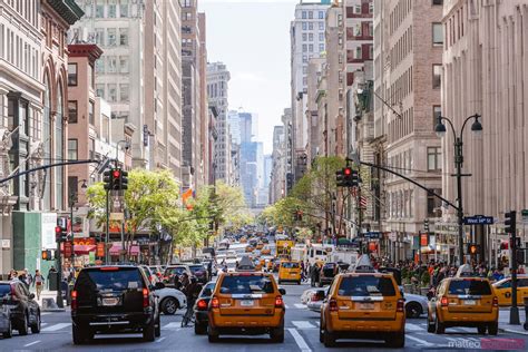 Matteo Colombo Travel Photography | Yellow cabs on 5th avenue ...