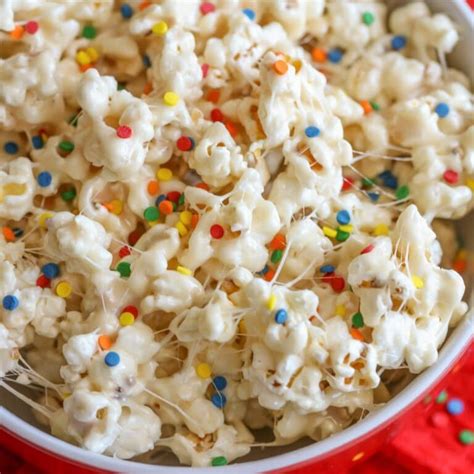 Birthday Cake Popcorn {Cake Batter Flavored} | Lil' Luna