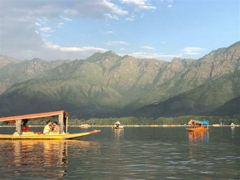 Dal Lake (Kashmir) - The Bliss of Calmness and Serenity!