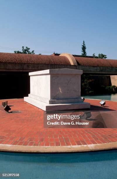 162 Tomb Of Martin Luther King Jr Stock Photos, High-Res Pictures, and Images - Getty Images