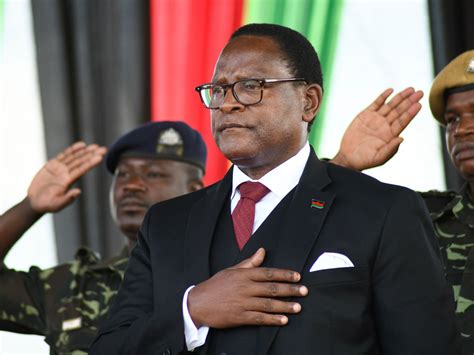 Malawi’s president dissolves cabinet over corruption allegations | Corruption News | Al Jazeera