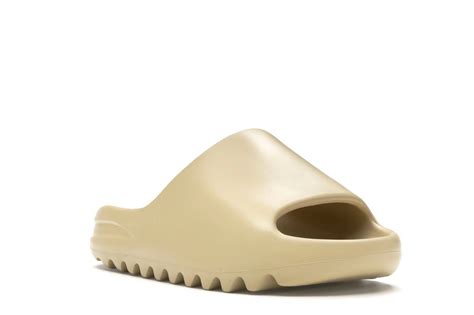 Yeezy Slide Desert Sand – Universe Kickz