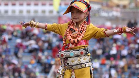 Tibet Clothing: See How Tibetan People Dress Differently from Others