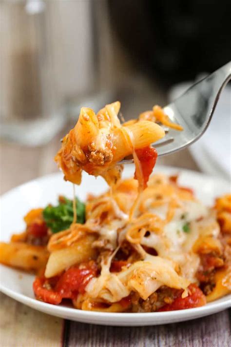 This Slow Cooker Baked Ziti is an easy crockpot recipe that packs all the flavour! With … | Slow ...