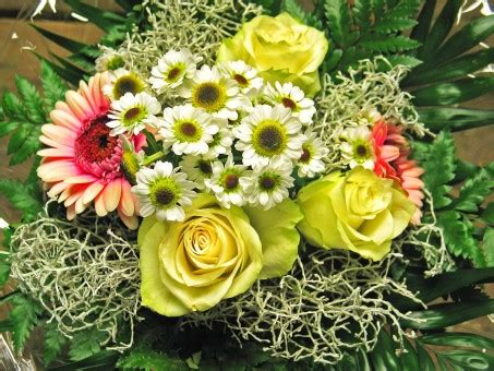 Images Gratuites : fleur, vase, bouteille, des roses, Fleuriste, Fleurs séchées, bouquet de ...
