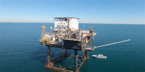 Freestyle Drone Fly-Through Of Abandoned Ocean Oil Platform - borninspace