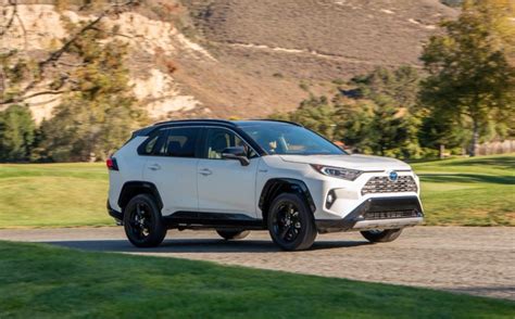 2019_Toyota_RAV4_Hybrid)_XSE_rprof-actn - The Green Car Guy