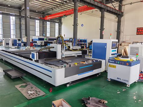 6kw raycus cnc fiber laser cutter machine 6kw zinc aluminum iron fiber laser cutting machine ...