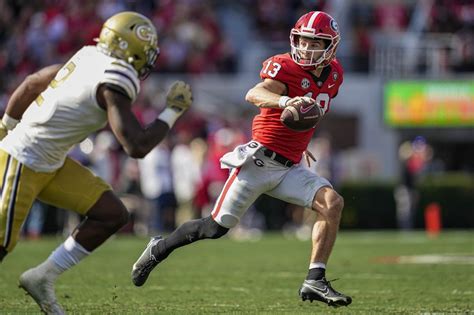 No. 1 Georgia stays undefeated, dominates Georgia Tech - National ...