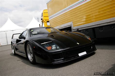 FERRARI F40 - Review and photos