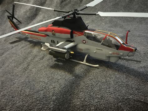 AH1Z Super Cobra Attack Helicopter -- Plastic Model Helicopter Kit -- 1/48 Scale -- #80125 ...