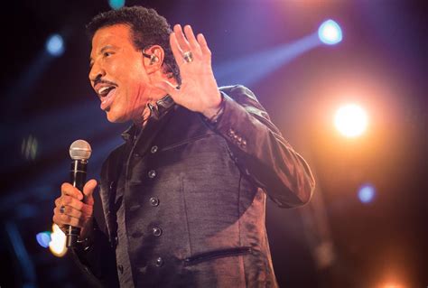 WATCH: Lionel Richie Honors Longtime Friend Kenny Rogers with ...