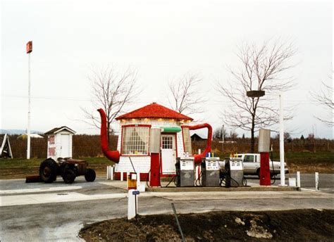 Historic teapot gas station on the move | Stuck at the Airport