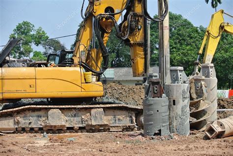 Bore pile rig machine in the construction site – Stock Editorial Photo © Aisyaqilumar #103213332