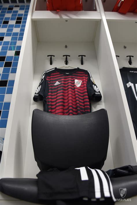 River Plate 2018-19 GK 2 Kit