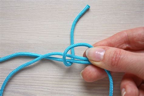 Barrel Sliding Knot - DIY Tutorial - | Sliding knot bracelet, Making ...