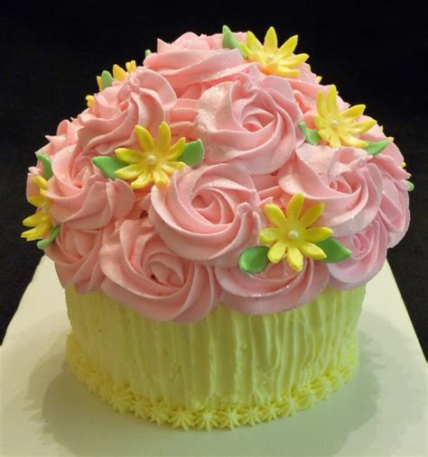 Giant Cupcake - CakeCentral.com