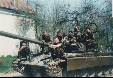 Bosnian soldiers and m84 tank. : r/TankPorn