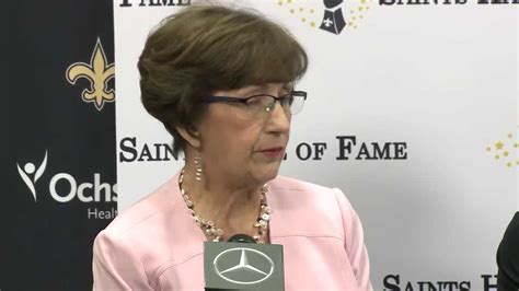 Former Louisiana Gov. Kathleen Blanco accepts award at Saints Hall of Fame