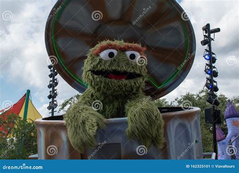 Funny Oscar the Grouch at Sesame Street Party Parade at Seaworld 6 ...