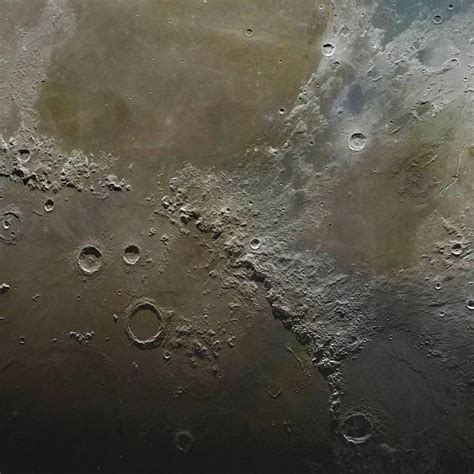 This spectacular image of the moon's surface is the combination of 100,000 photos - Nexus Newsfeed